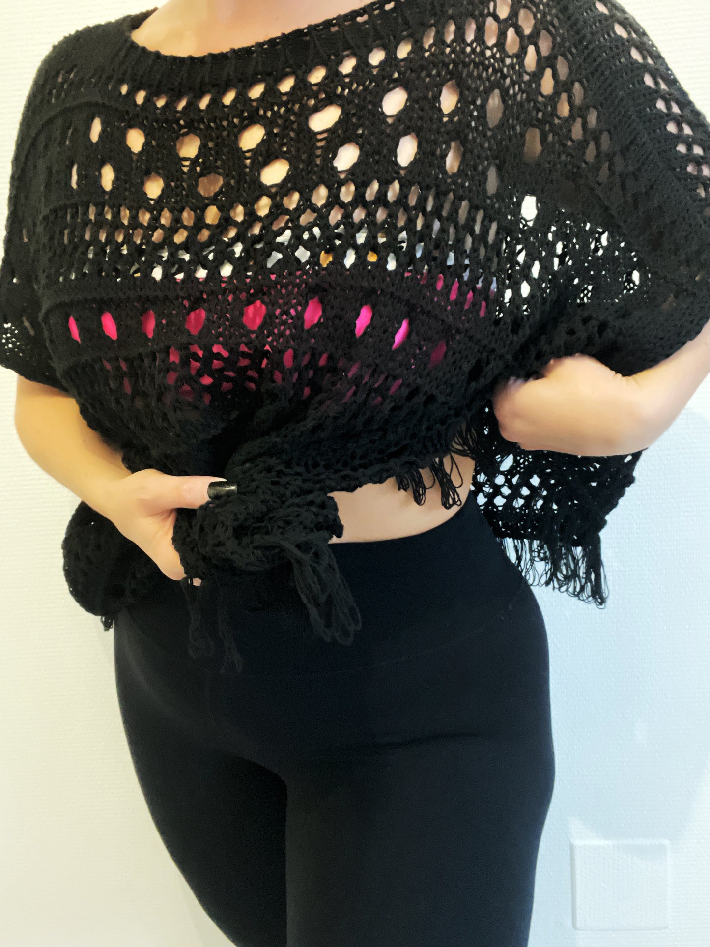 Haut troué : Élégance décontractée à la perfection - Noir