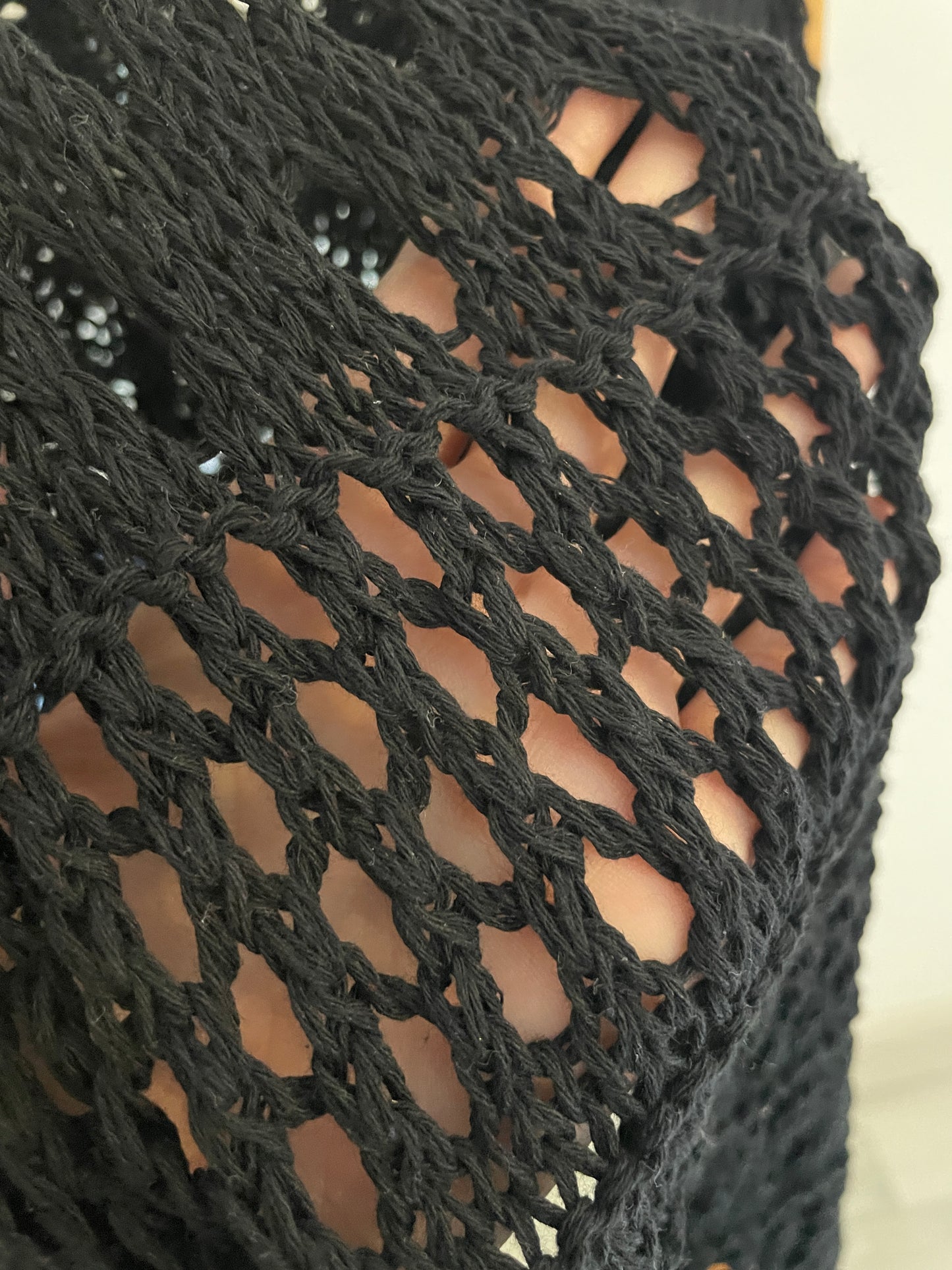 Haut troué : Élégance décontractée à la perfection - Noir