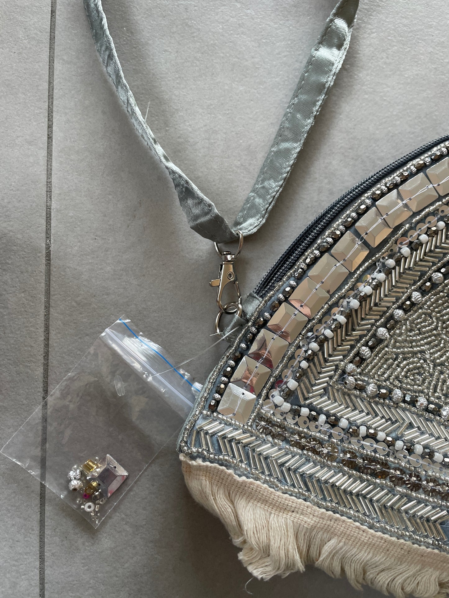 Sac brodé Boho-Chic EVIL EYE - Gris / Argenté