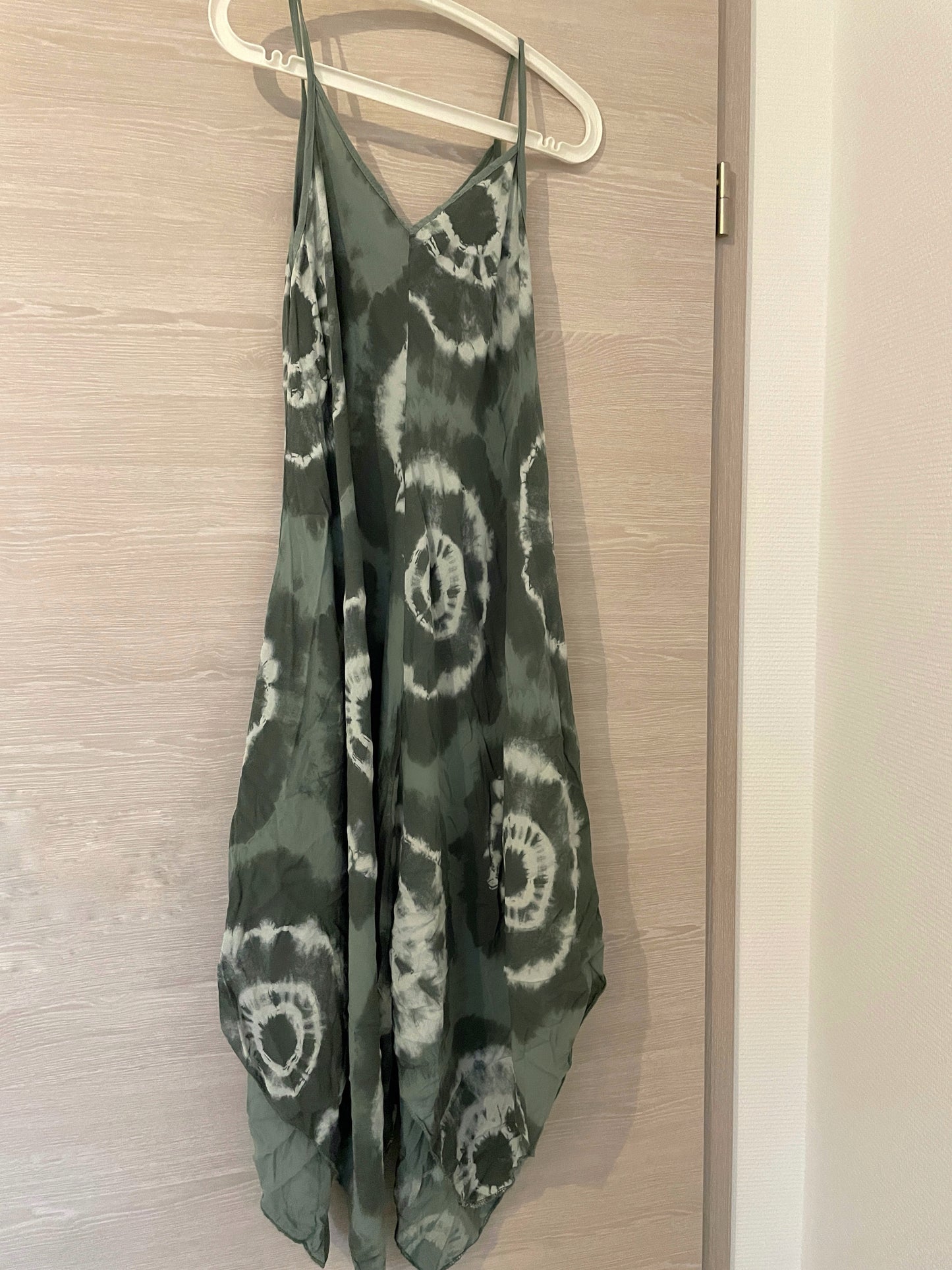 Robe longue Bohème à fines bretelles BATIK - Vert kaki / olive