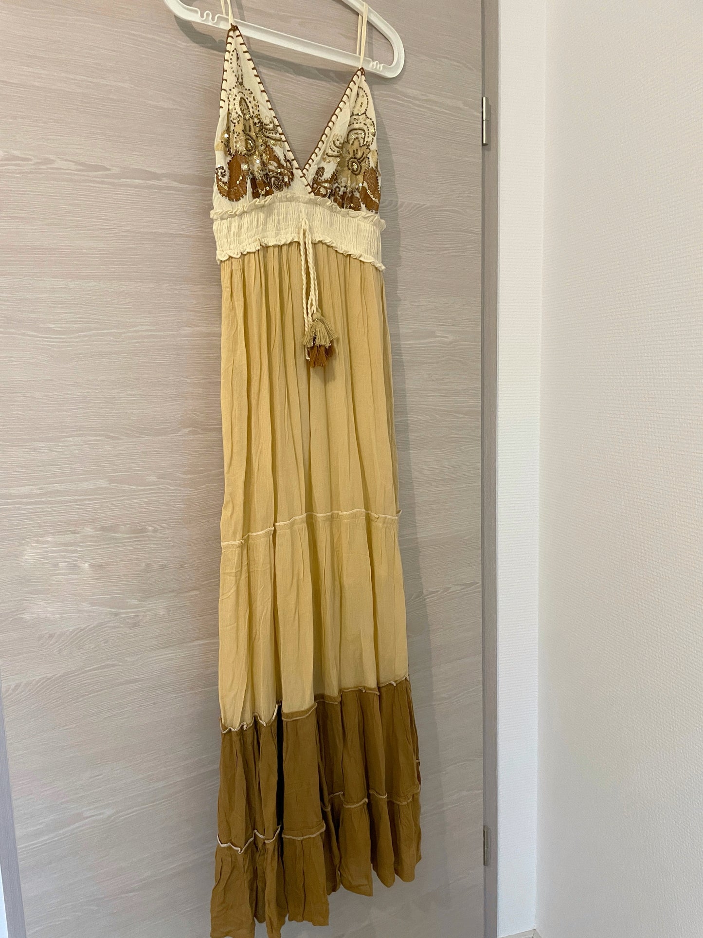 Robe longue GOLDEN SUMMER - brodée en élégance